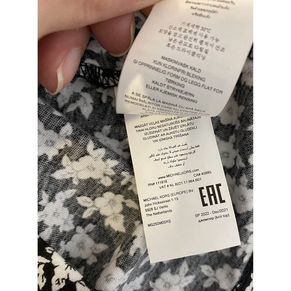 Michael Kors Women's MEDIUM Long Sleeve Print Wrap Top Floral Black White Blouse - Picture 9 of 9